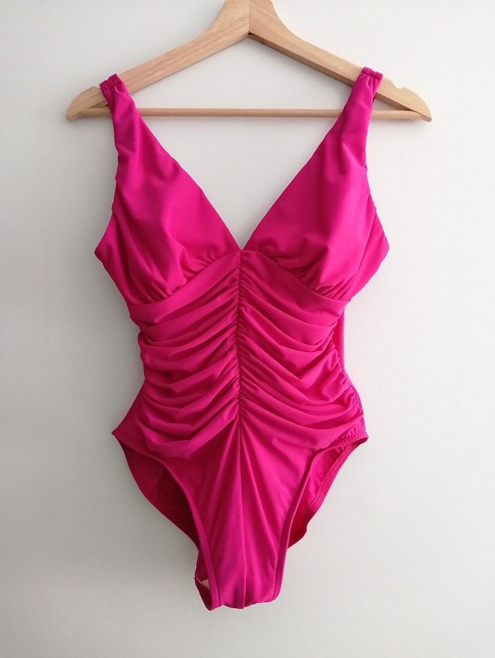 Miraclesuit One Piece Swim Bathing Suit Stomach Ruching Vibrant Pink Size 12